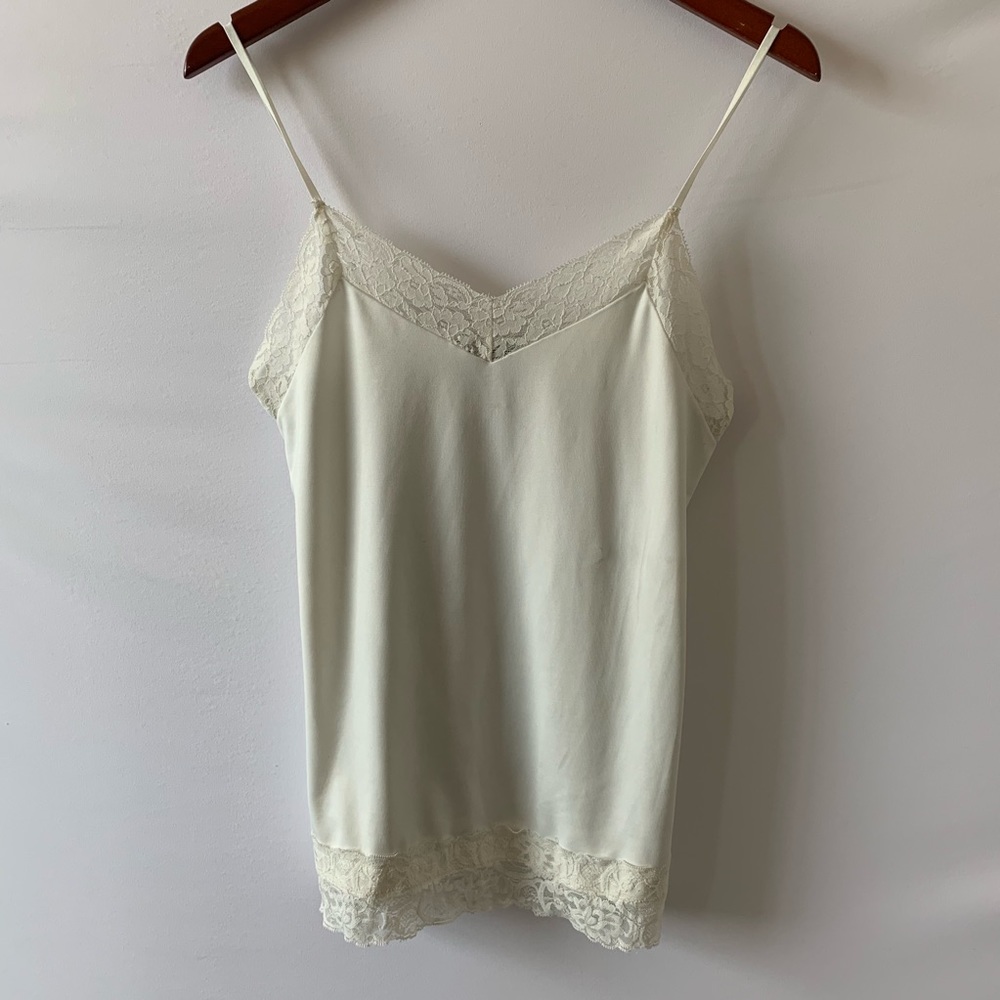 White house black market Tank white size M